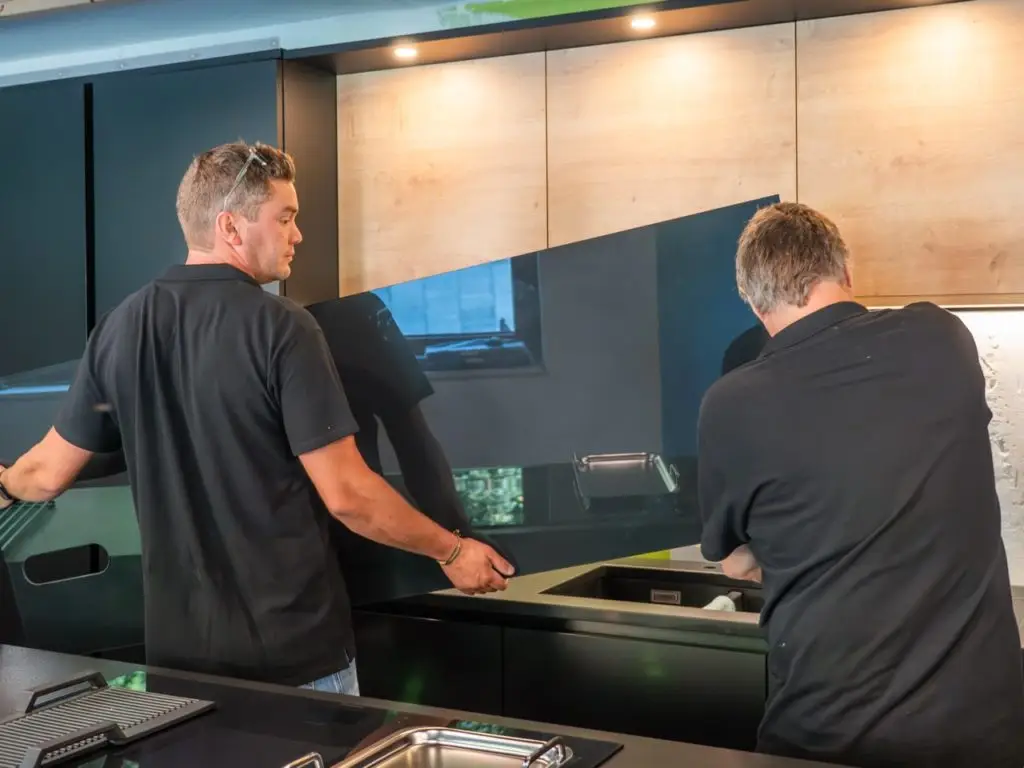 Installation crédence en verre